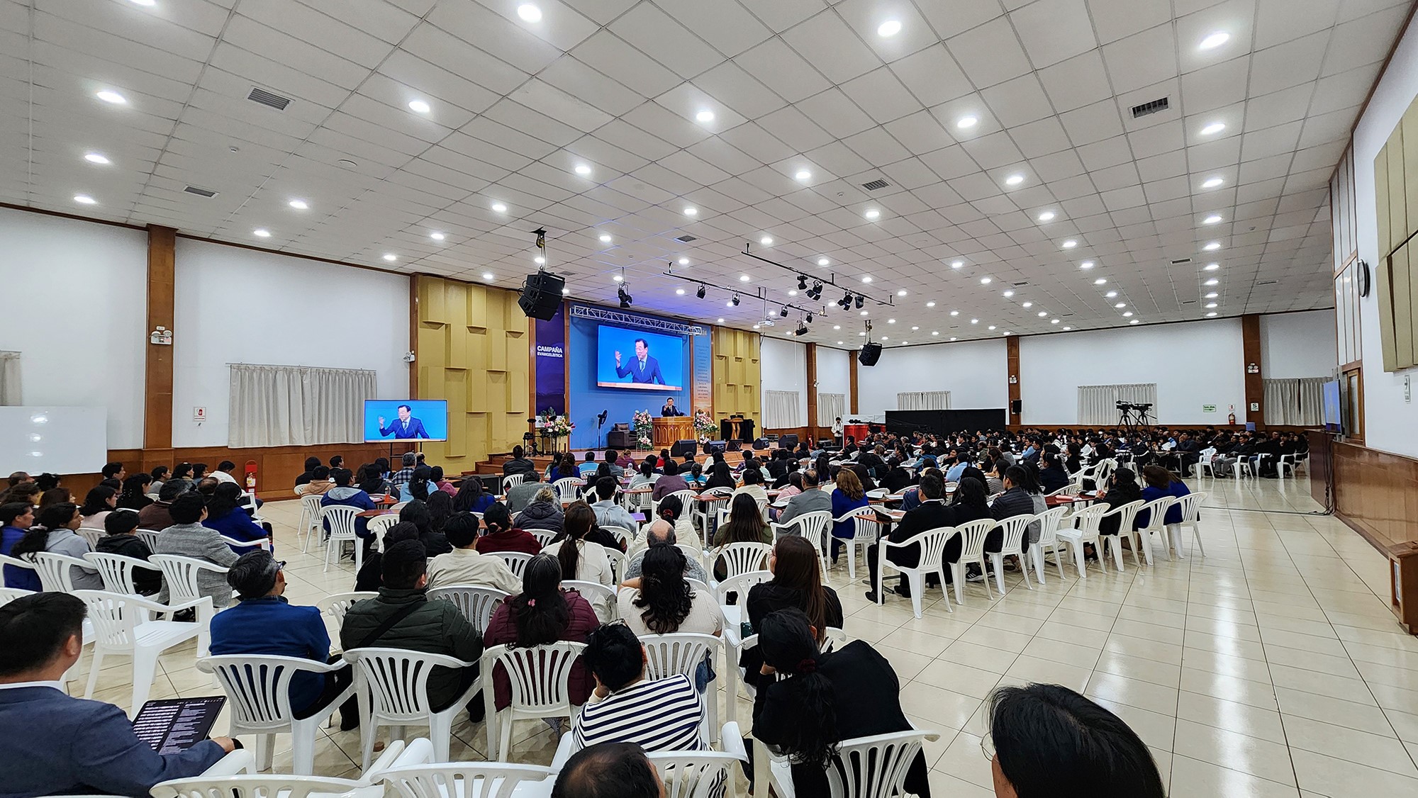 LA CAMPAÑA EVANGELÍSTICA ILUMINA CON ESPERANZA Y FELICIDAD LOS CORAZONES DE LOS PERUANOS