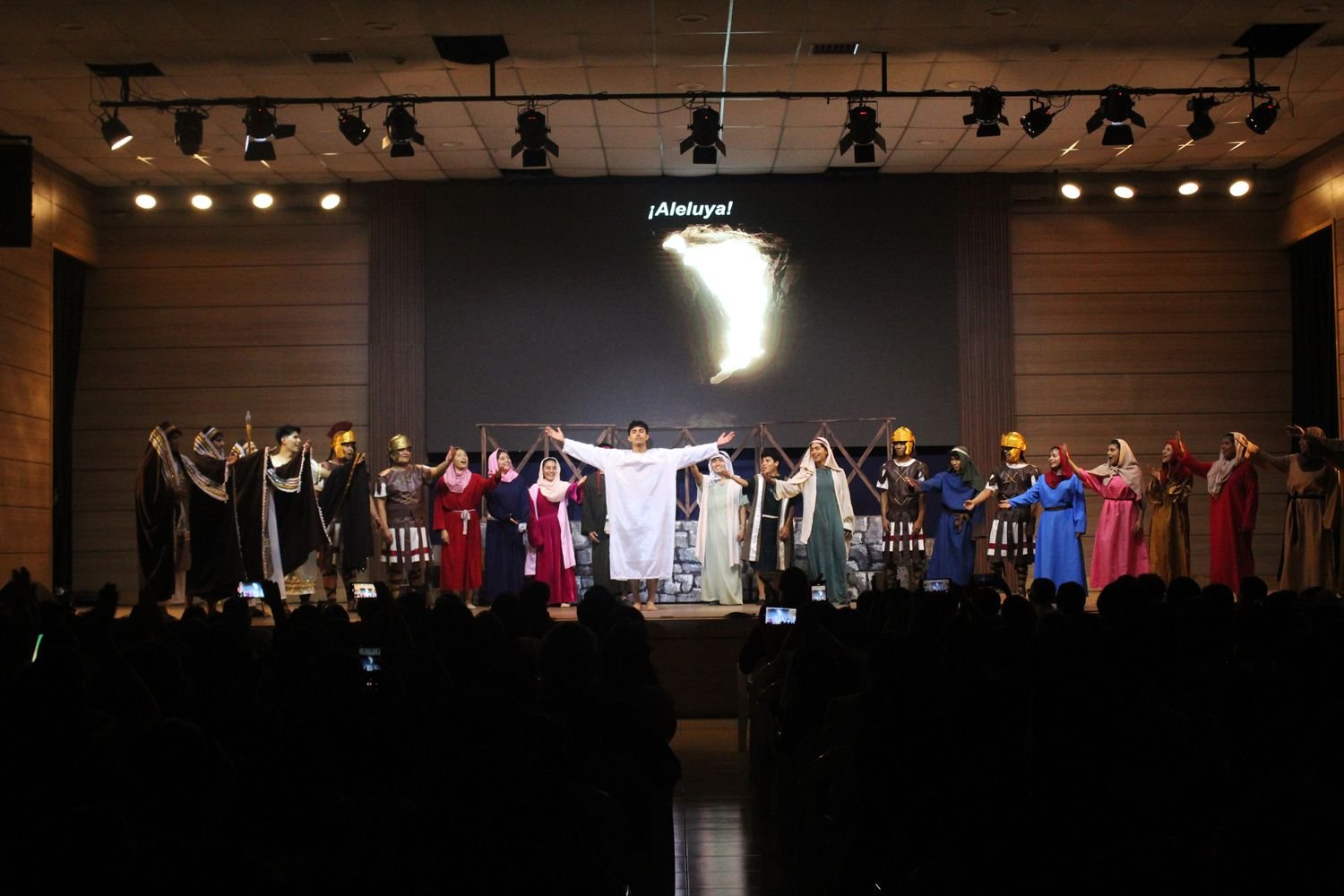 ⛪Tercer día del Retiro Espiritual se vive con bautizos y una emotiva Cantata de Pascua🌱