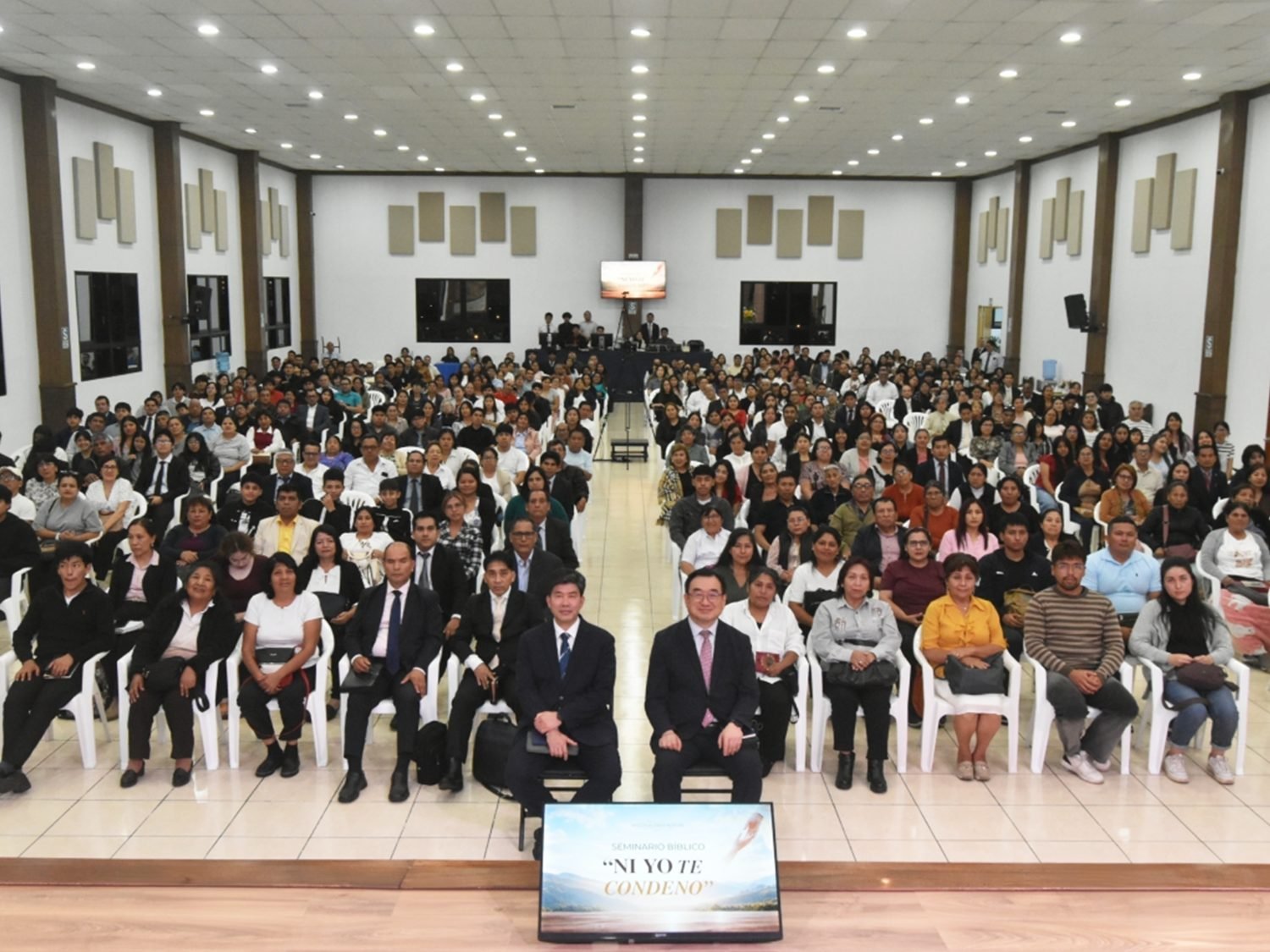 Más de 500 personas por noche asistieron al Gran Seminario Bíblico “Ni yo te condeno” y más de 600 se reunieron en el Servicio Dominical Unido