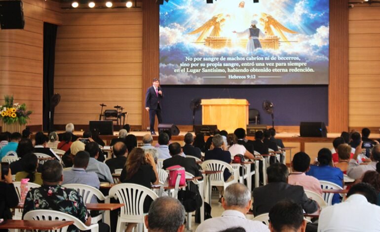 MÁS DE 300 LÍDERES CRISTIANOS PARTICIPARON AL CONGRESO DE LÍDERES CRISTIANOS EN LIMA, DONDE EL EXPOSITOR FUE PASTOR GABRIEL KIM
