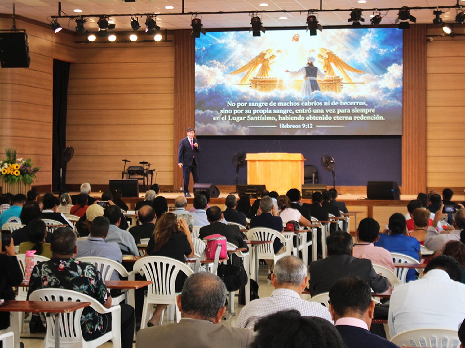 MÁS DE 300 LÍDERES CRISTIANOS PARTICIPARON AL CONGRESO DE LÍDERES CRISTIANOS EN LIMA, DONDE EL EXPOSITOR FUE PASTOR GABRIEL KIM
